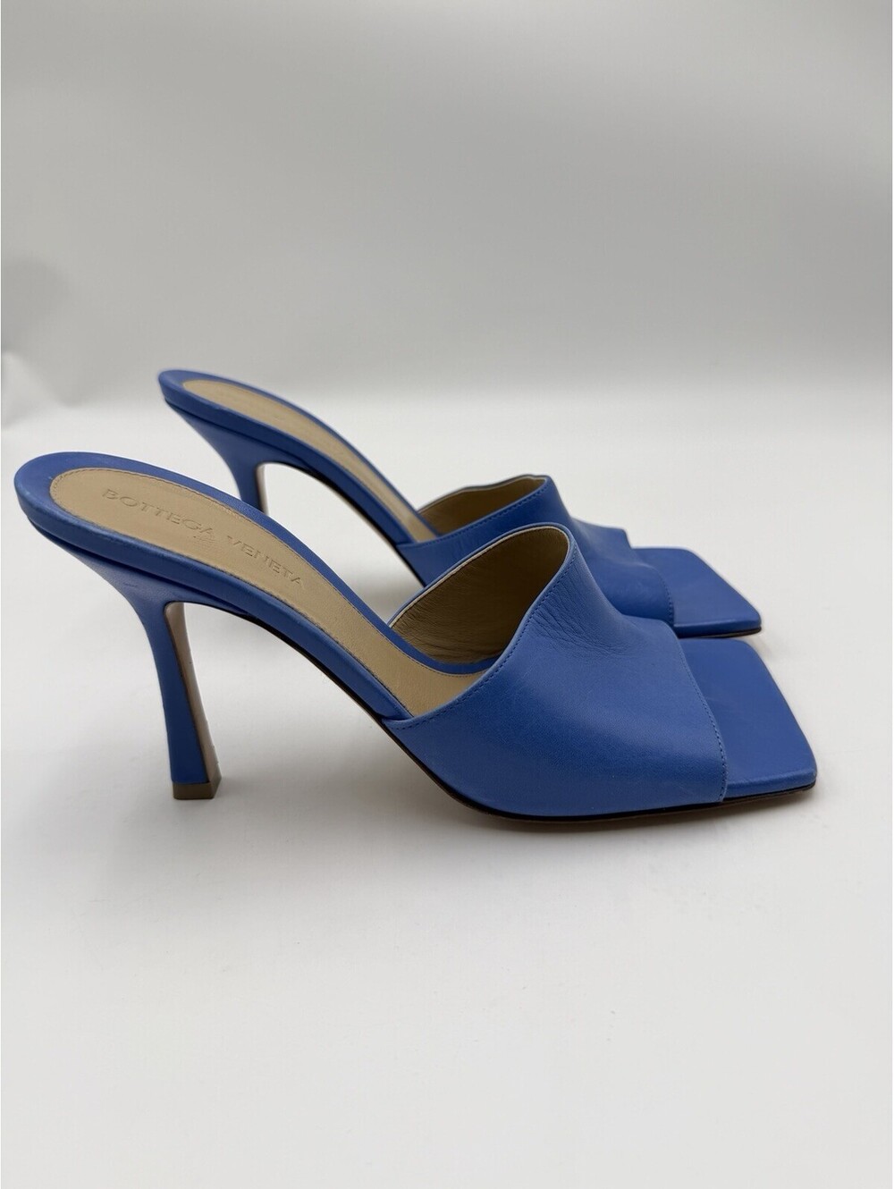 Women’s Bottega Veneta leather stretch mules in vibrant blue Size 38